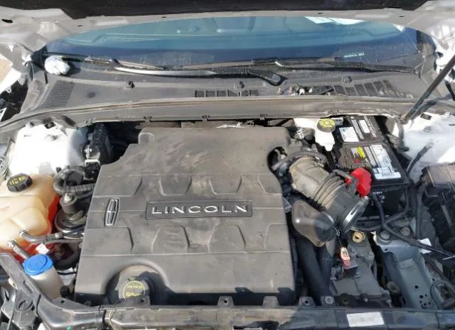 Photo 9 VIN: 1LN6L9SK9J5617109 - LINCOLN CONTINENTAL 