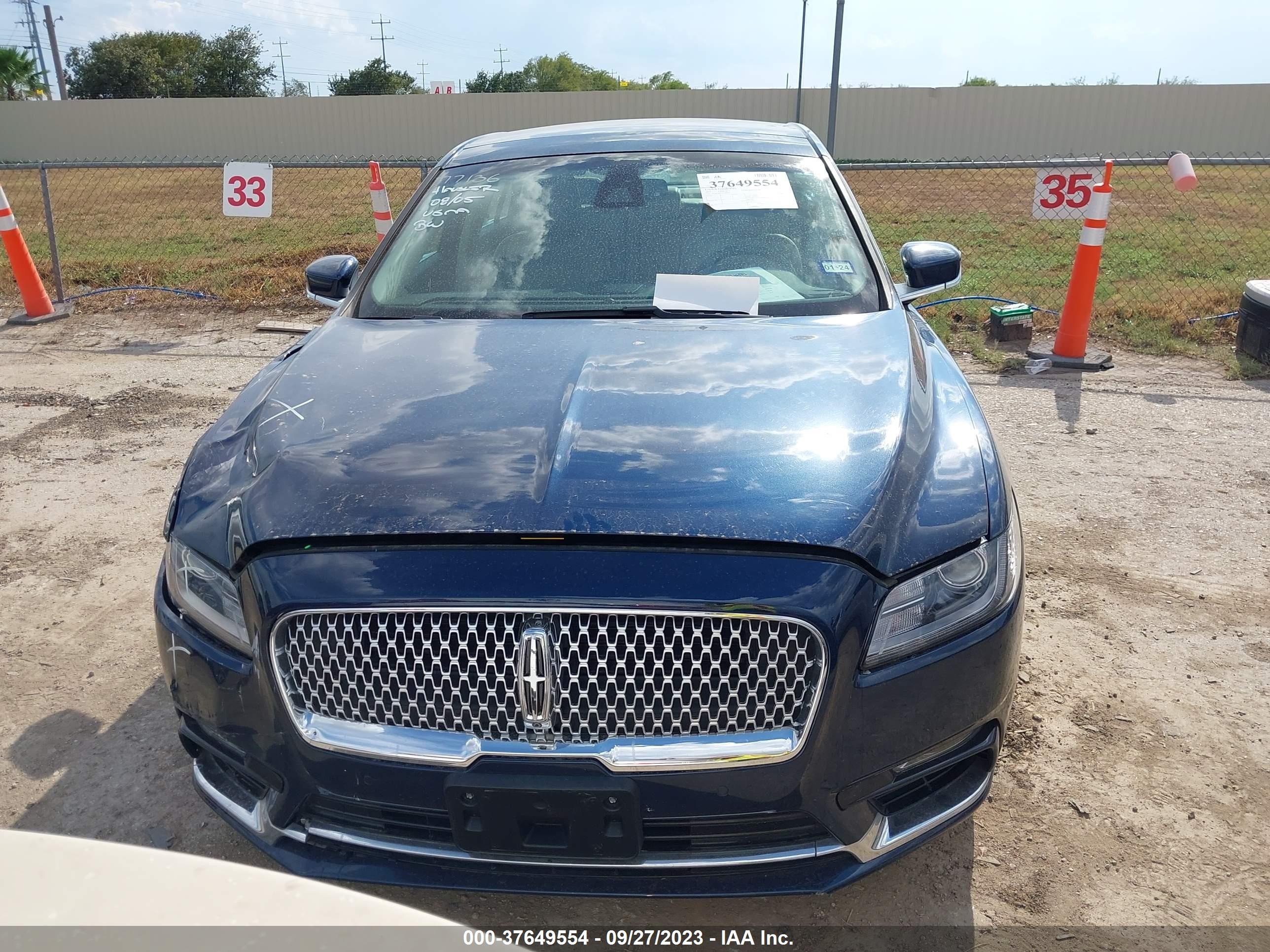 Photo 11 VIN: 1LN6L9SP3H5608802 - LINCOLN CONTINENTAL 