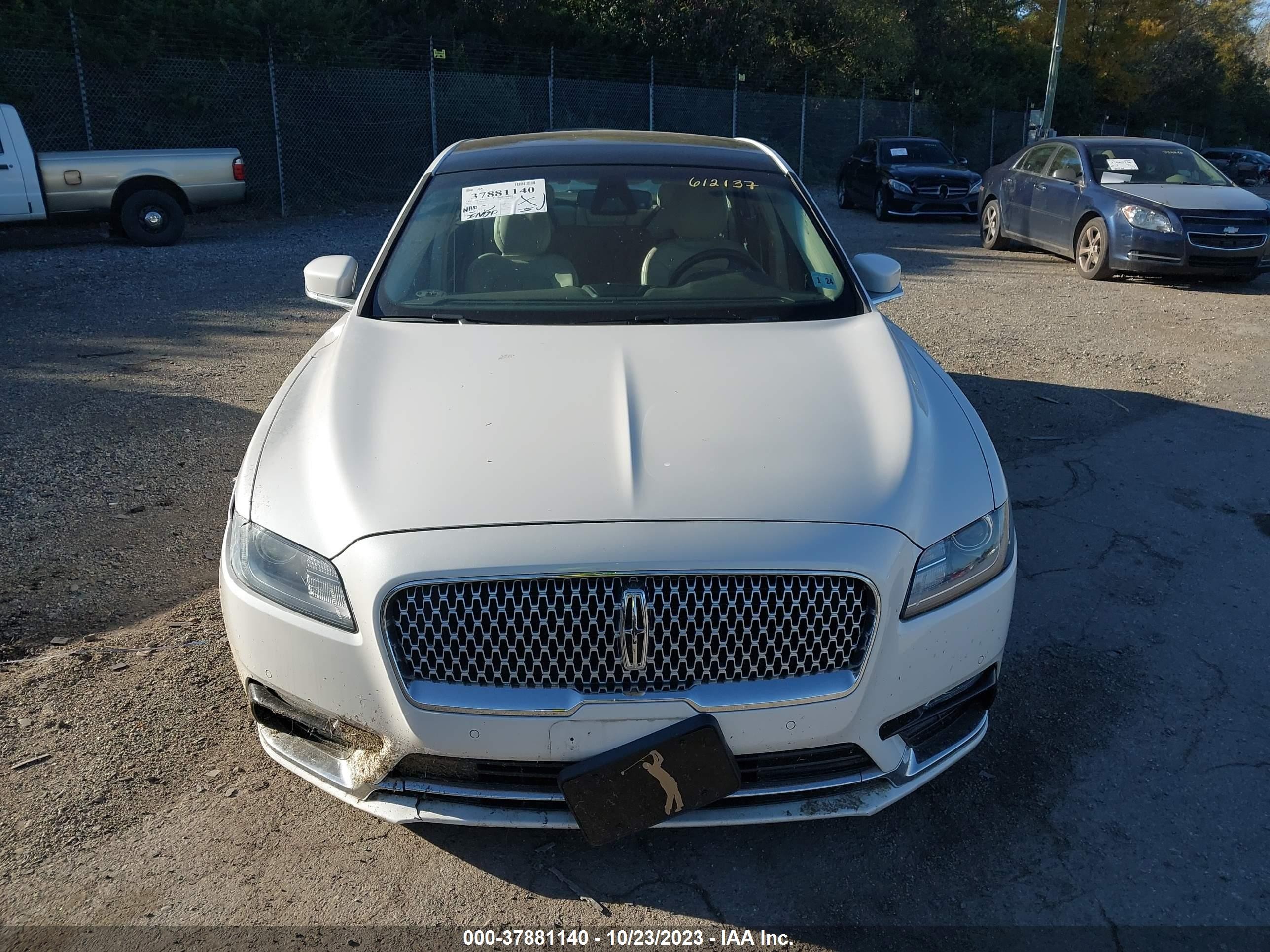 Photo 10 VIN: 1LN6L9TK2J5612137 - LINCOLN CONTINENTAL 