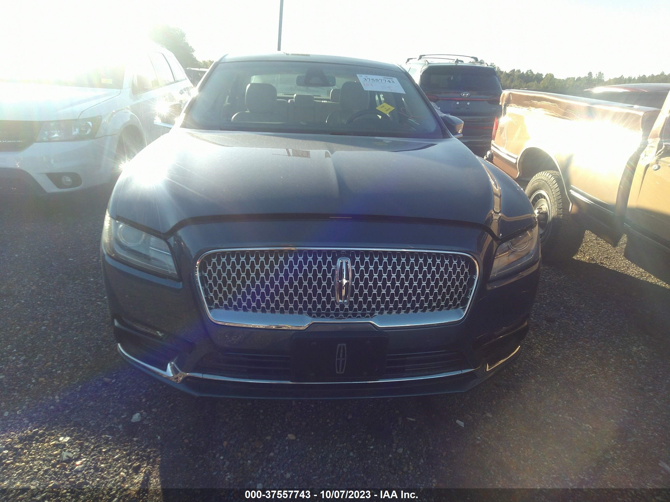 Photo 11 VIN: 1LN6L9TK4K5609435 - LINCOLN CONTINENTAL 