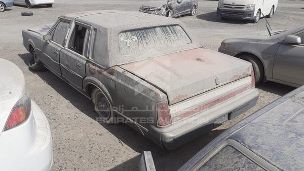 Photo 5 VIN: 1LNBM81F1JY679225 - LINCOLN TOWN CAR 