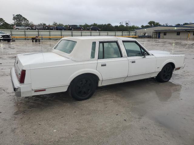 Photo 2 VIN: 1LNBM81F1JY795671 - LINCOLN TOWN CAR 