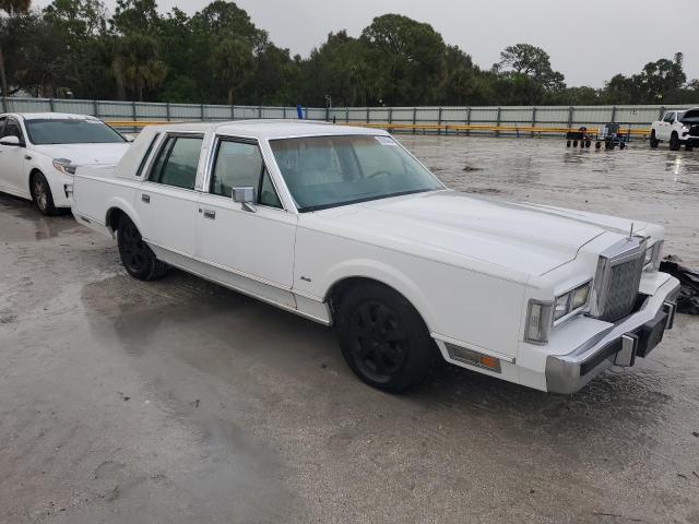 Photo 3 VIN: 1LNBM81F1JY795671 - LINCOLN TOWN CAR 