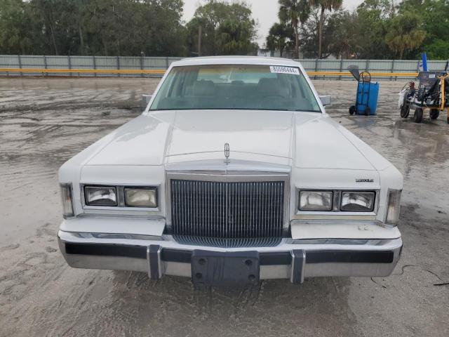 Photo 4 VIN: 1LNBM81F1JY795671 - LINCOLN TOWN CAR 