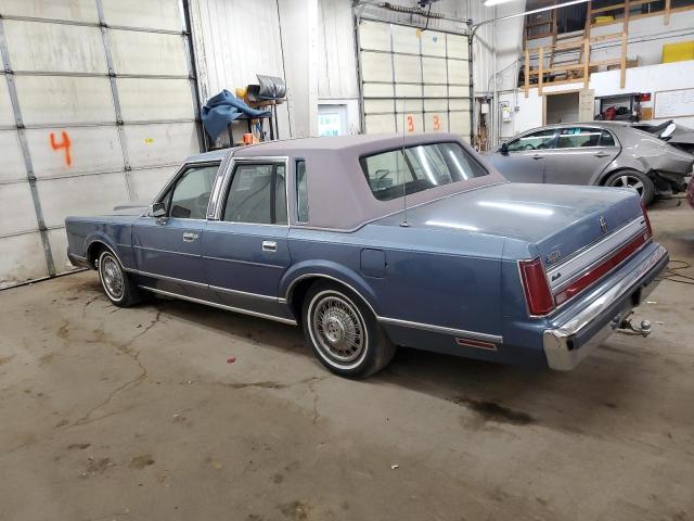 Photo 1 VIN: 1LNBM81F2JY754921 - LINCOLN TOWN CAR 