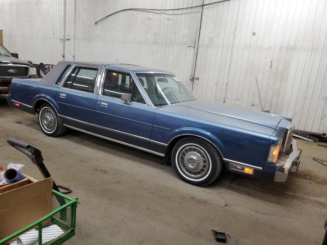 Photo 3 VIN: 1LNBM81F2JY754921 - LINCOLN TOWN CAR 