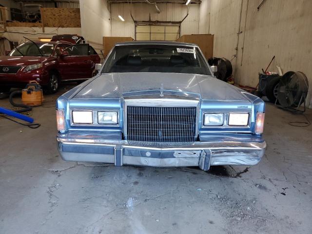 Photo 4 VIN: 1LNBM81F2JY754921 - LINCOLN TOWN CAR 