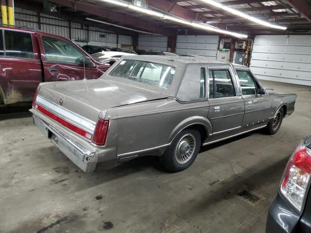 Photo 2 VIN: 1LNBM81F2JY843033 - LINCOLN TOWN CAR 