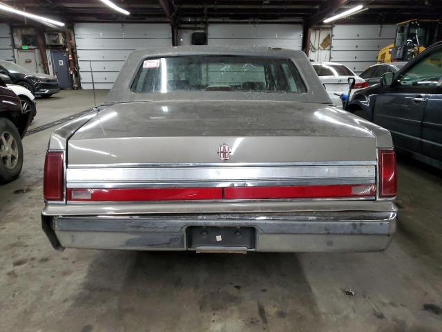 Photo 5 VIN: 1LNBM81F2JY843033 - LINCOLN TOWN CAR 