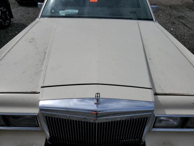 Photo 10 VIN: 1LNBM81F3KY671323 - LINCOLN TOWNCAR 