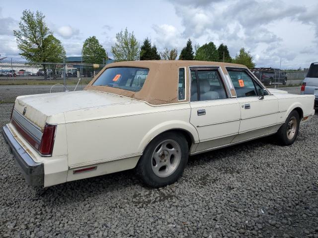 Photo 2 VIN: 1LNBM81F3KY671323 - LINCOLN TOWNCAR 