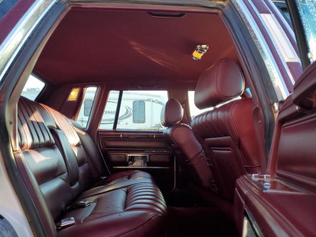 Photo 9 VIN: 1LNBM81F3KY713148 - LINCOLN TOWN CAR 