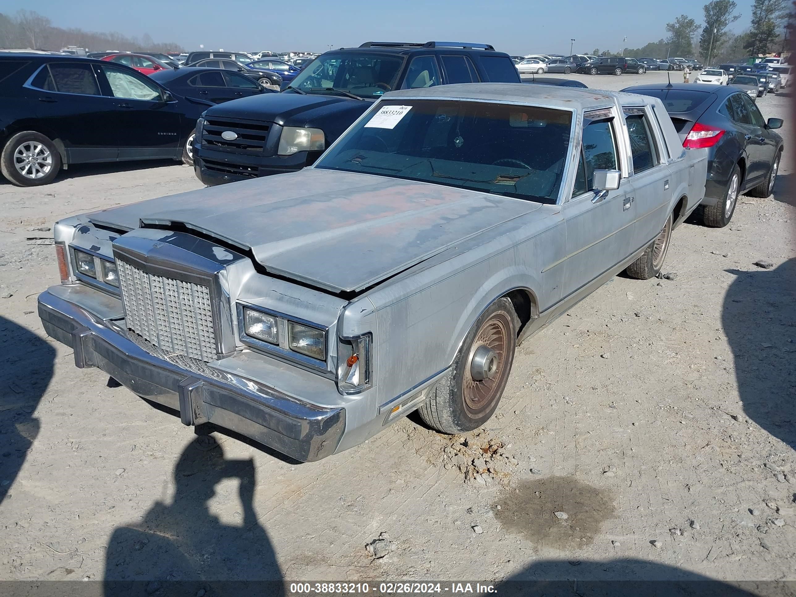 Photo 1 VIN: 1LNBM81F6KY794811 - LINCOLN TOWN CAR 