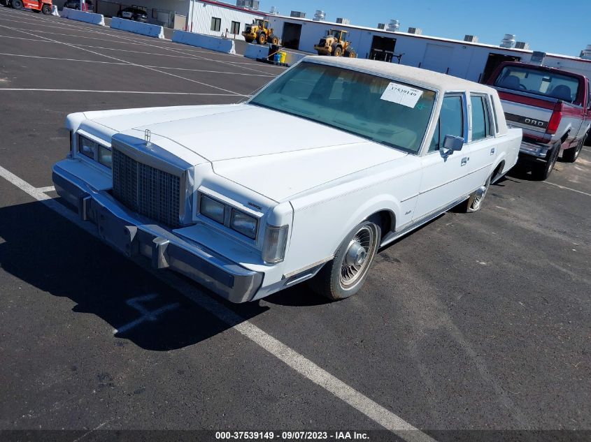 Photo 1 VIN: 1LNBM81F8JY849306 - LINCOLN TOWN CAR 