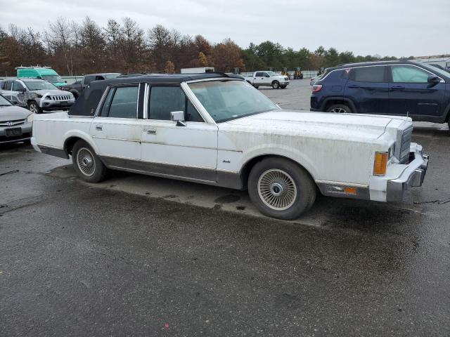 Photo 3 VIN: 1LNBM82F2KY816799 - LINCOLN TOWN CAR S 