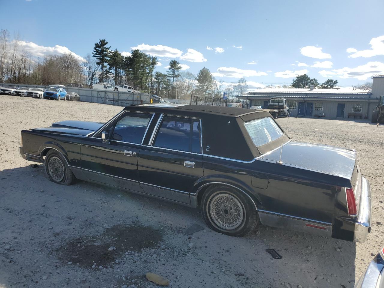 Photo 1 VIN: 1LNBM82F5KY653985 - LINCOLN TOWN CAR 