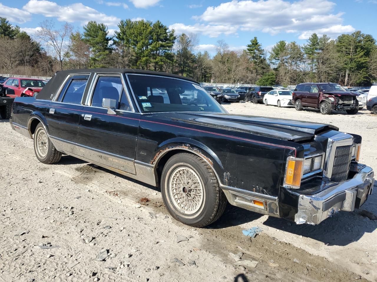 Photo 3 VIN: 1LNBM82F5KY653985 - LINCOLN TOWN CAR 