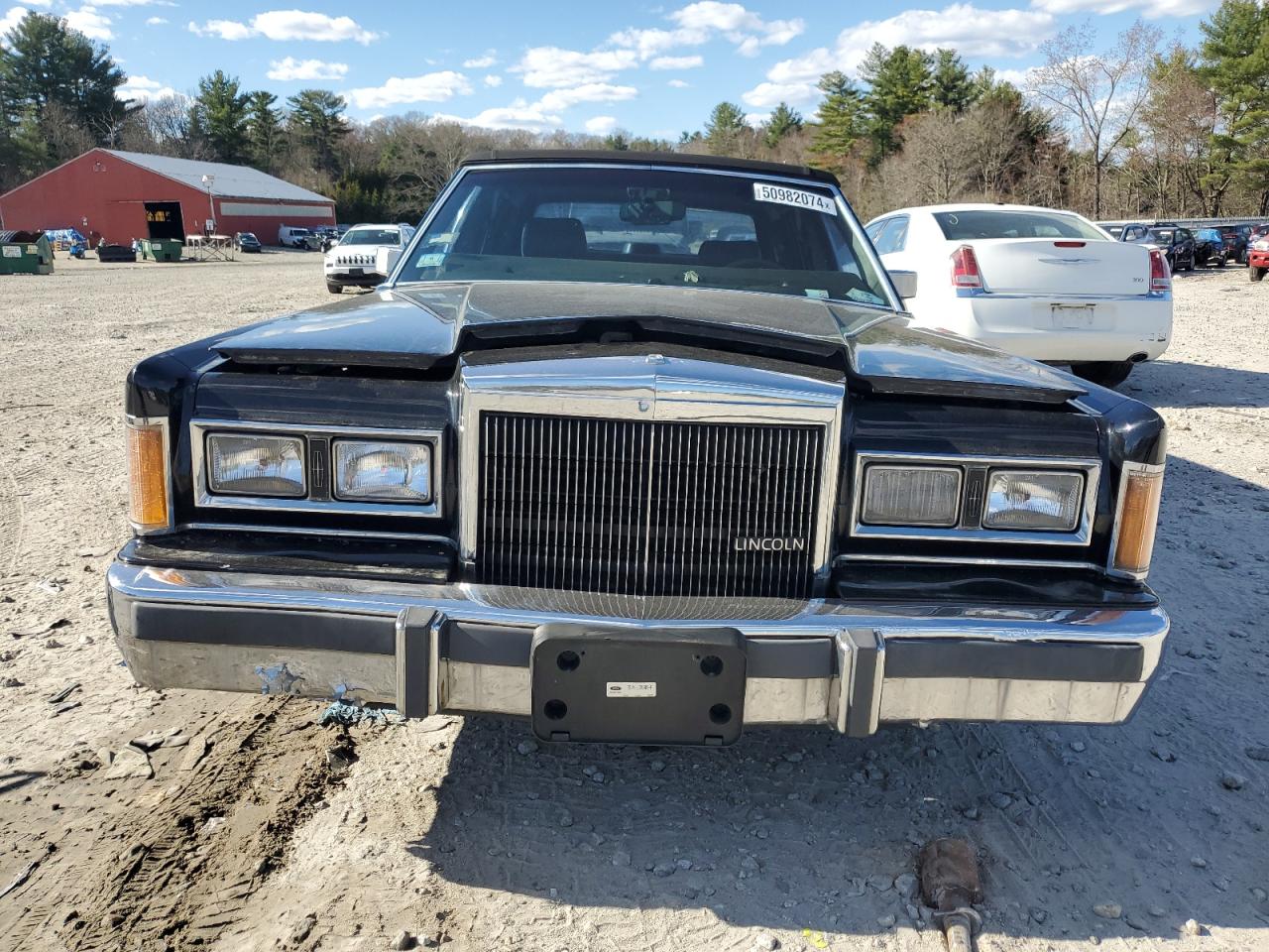 Photo 4 VIN: 1LNBM82F5KY653985 - LINCOLN TOWN CAR 