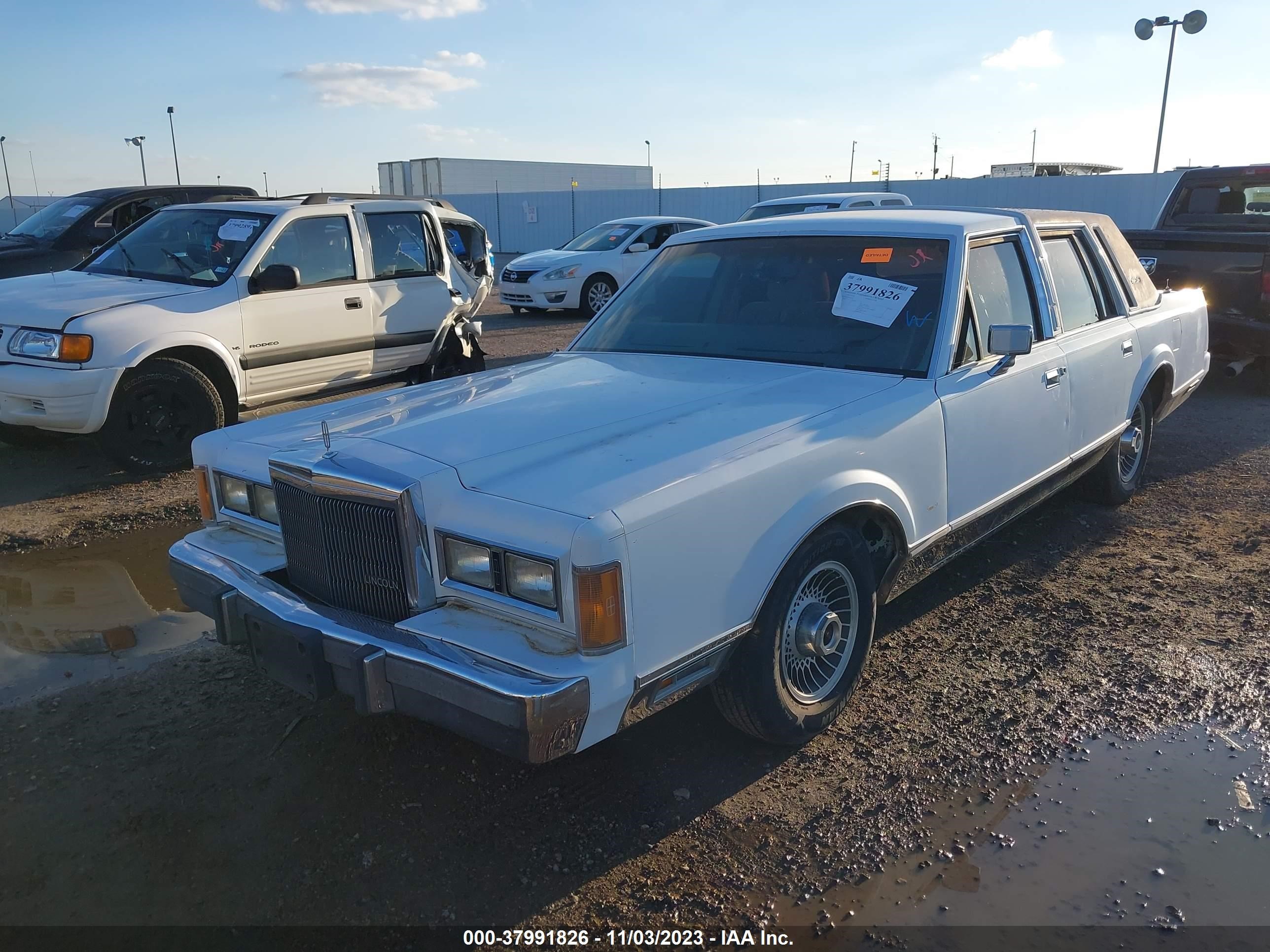 Photo 1 VIN: 1LNBM82F6KY626214 - LINCOLN TOWN CAR 