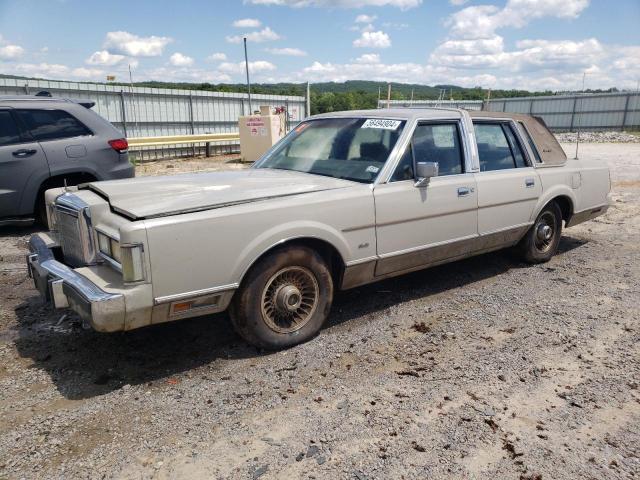 Photo 0 VIN: 1LNBM82F9JY665670 - LINCOLN TOWNCAR 