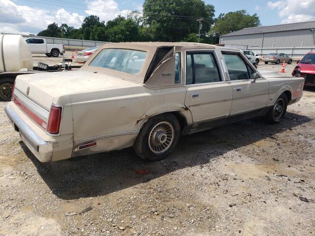 Photo 2 VIN: 1LNBM82F9JY665670 - LINCOLN TOWNCAR 