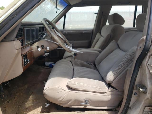 Photo 6 VIN: 1LNBM82F9JY665670 - LINCOLN TOWNCAR 