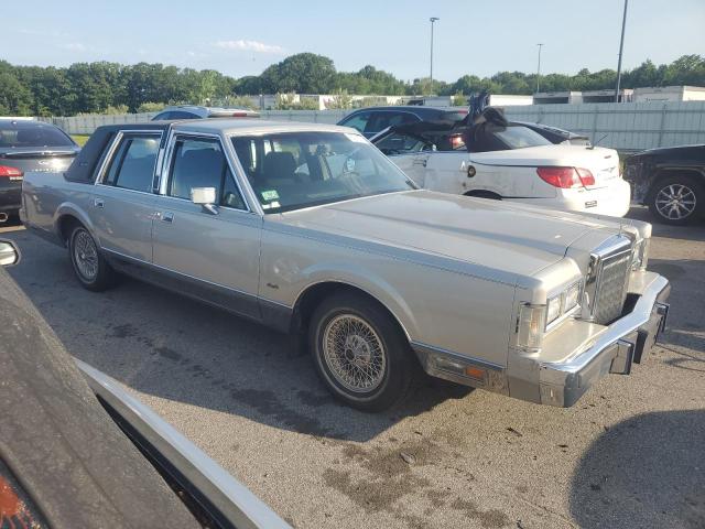 Photo 3 VIN: 1LNBM82FXJY684017 - LINCOLN TOWNCAR 