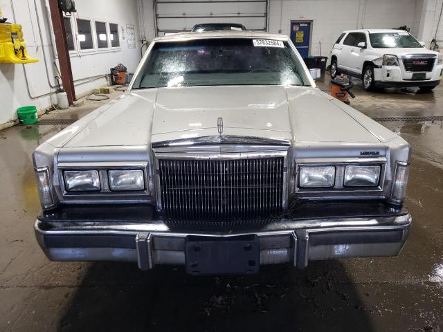 Photo 4 VIN: 1LNBM83F1JY818492 - LINCOLN TOWNCAR 