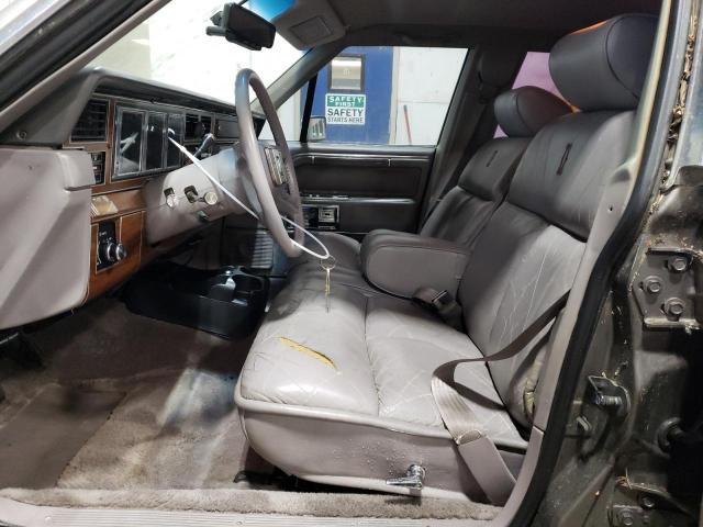 Photo 6 VIN: 1LNBM83F1JY818492 - LINCOLN TOWNCAR 