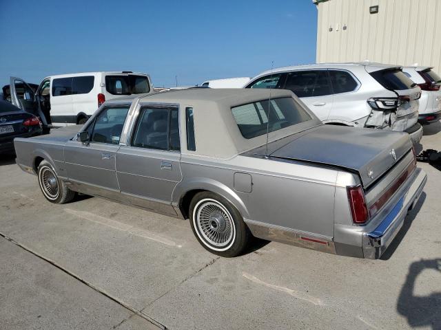 Photo 1 VIN: 1LNBM83F3JY632601 - LINCOLN TOWNCAR 