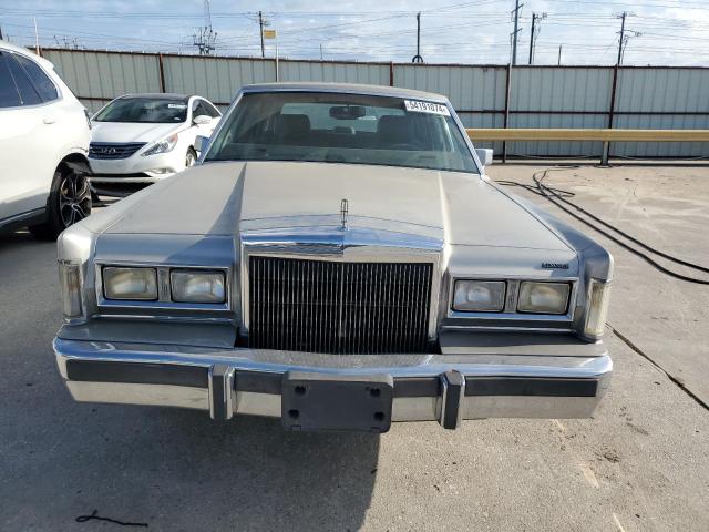 Photo 4 VIN: 1LNBM83F3JY632601 - LINCOLN TOWNCAR 