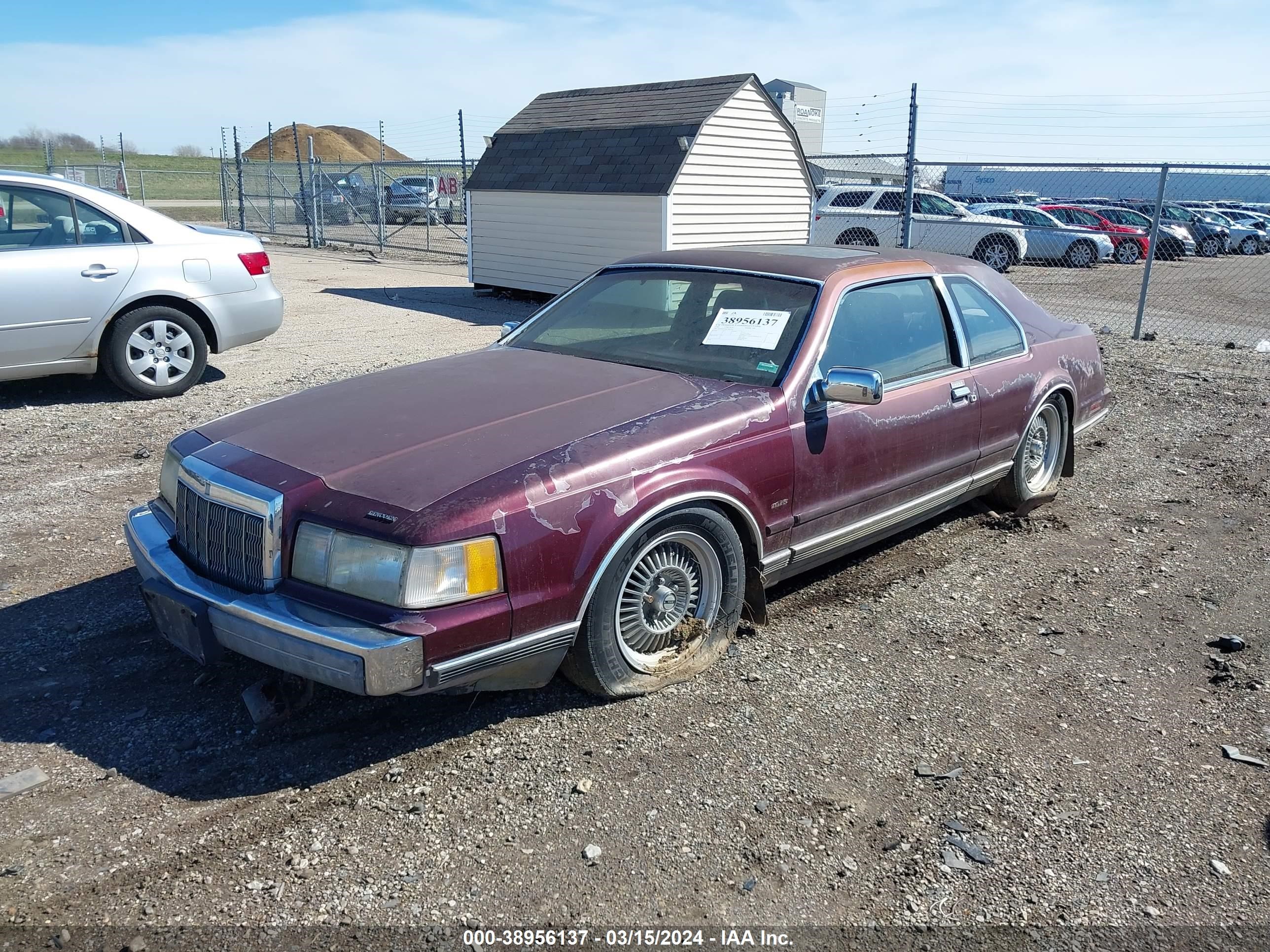 Photo 1 VIN: 1LNBM93E8KY600208 - LINCOLN MARK VII 