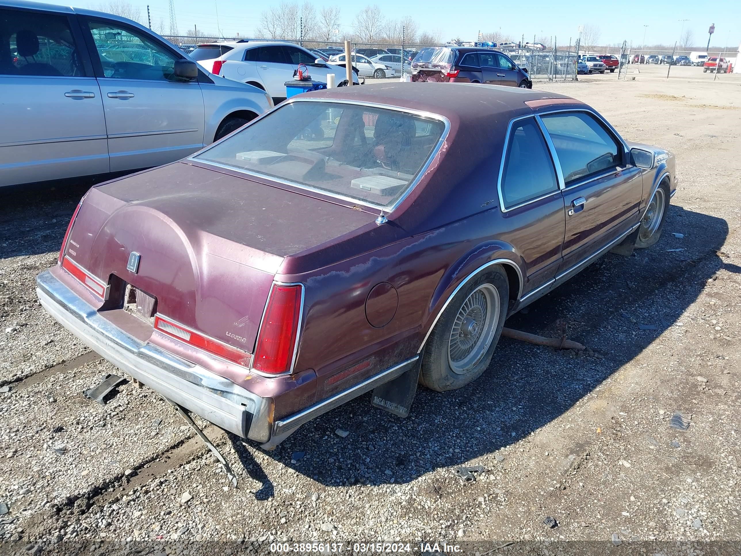 Photo 3 VIN: 1LNBM93E8KY600208 - LINCOLN MARK VII 