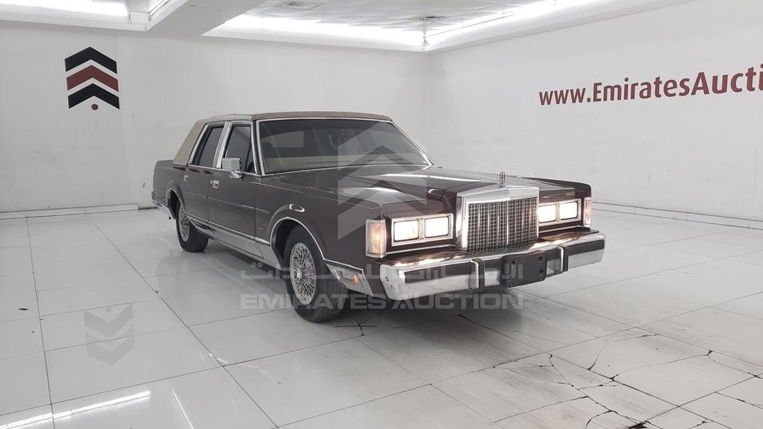 Photo 9 VIN: 1LNBP96D5GY758668 - LINCOLN TOWN 