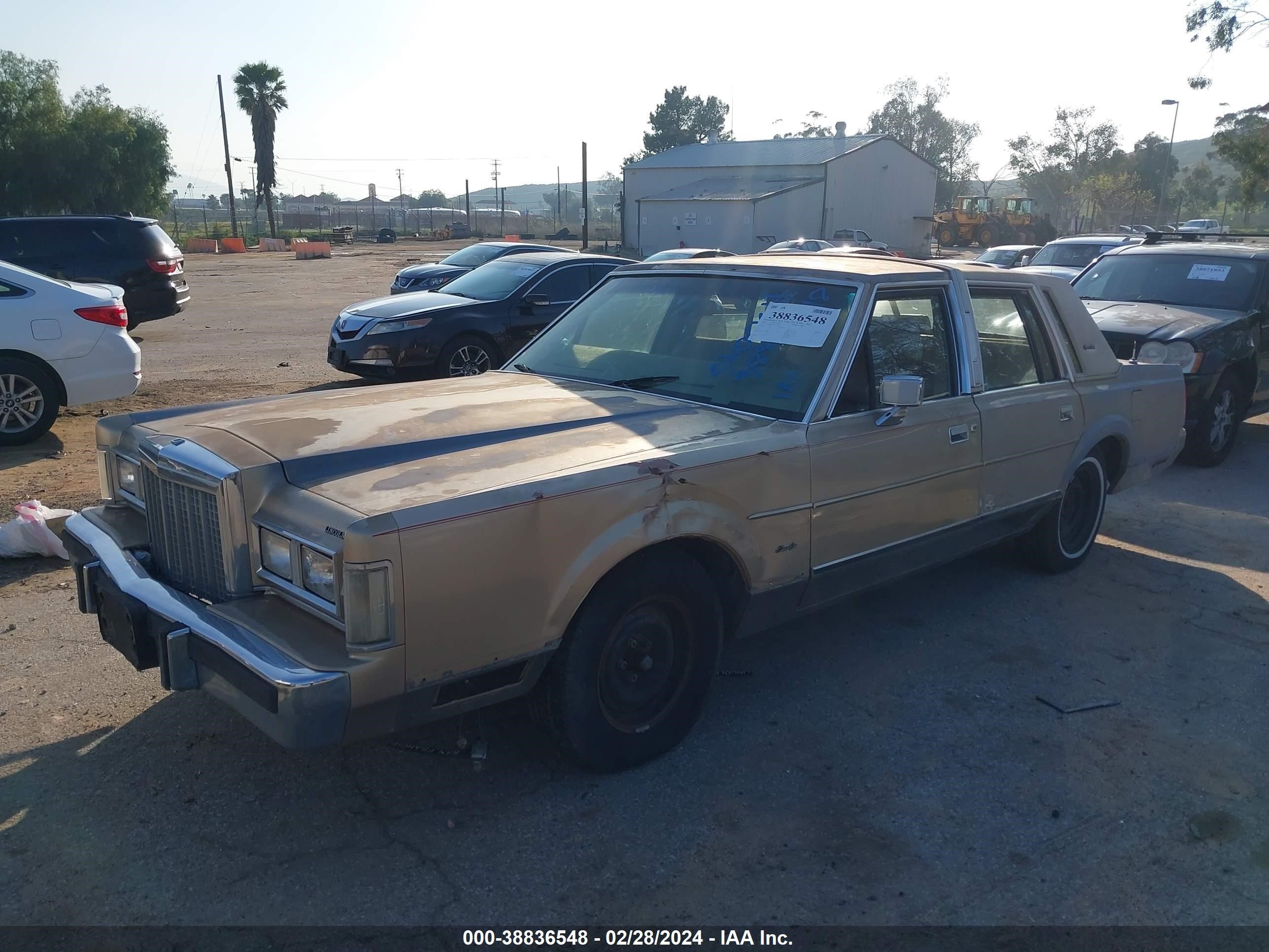 Photo 1 VIN: 1LNBP96F5GY614327 - LINCOLN TOWN CAR 