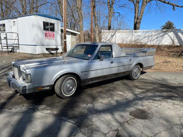 Photo 1 VIN: 1LNBP96F7FY657999 - LINCOLN TOWNCAR 