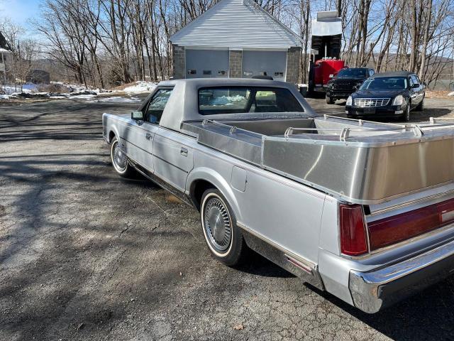 Photo 2 VIN: 1LNBP96F7FY657999 - LINCOLN TOWNCAR 