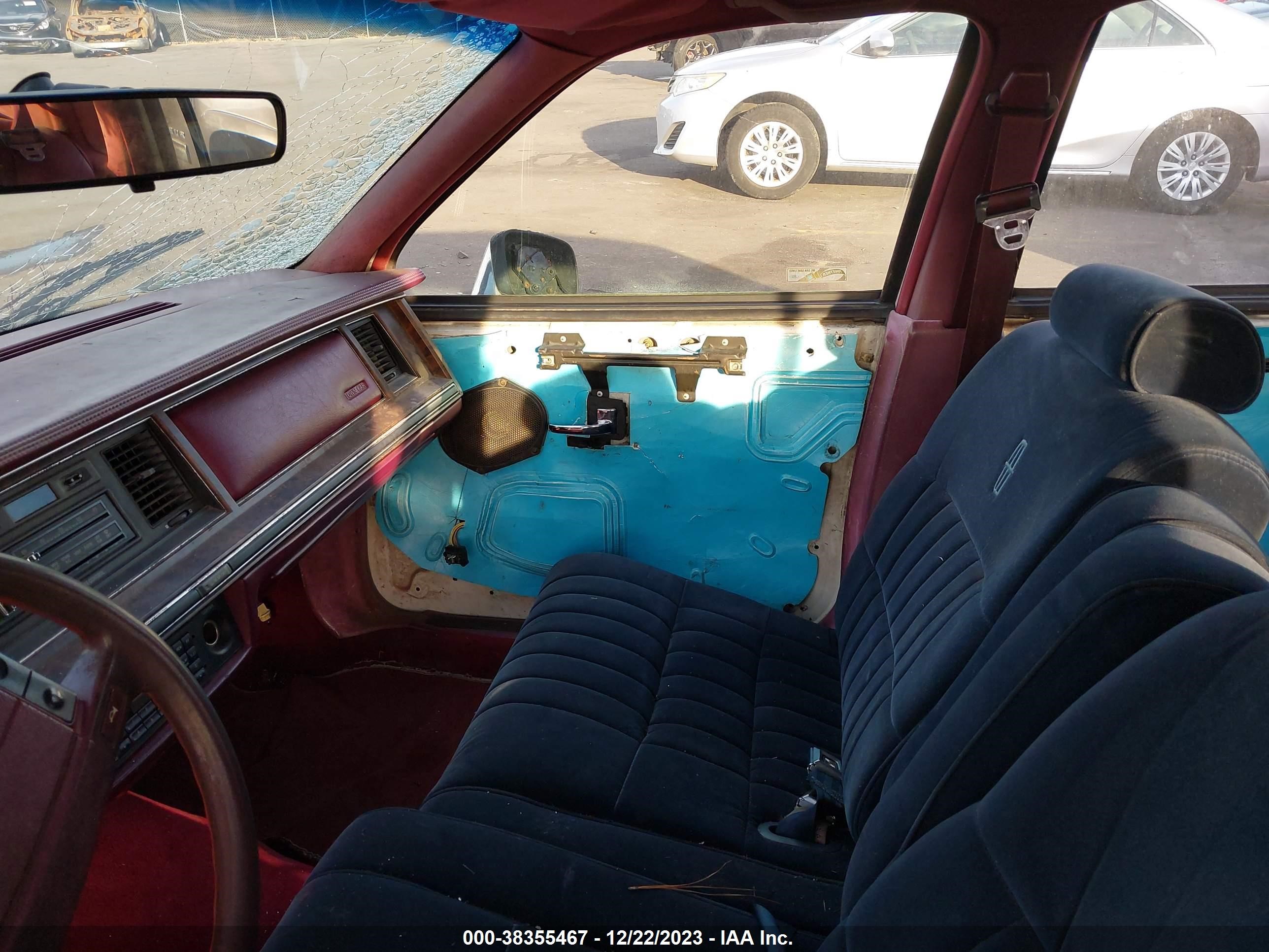 Photo 4 VIN: 1LNCM81W0MY720999 - LINCOLN TOWN CAR 