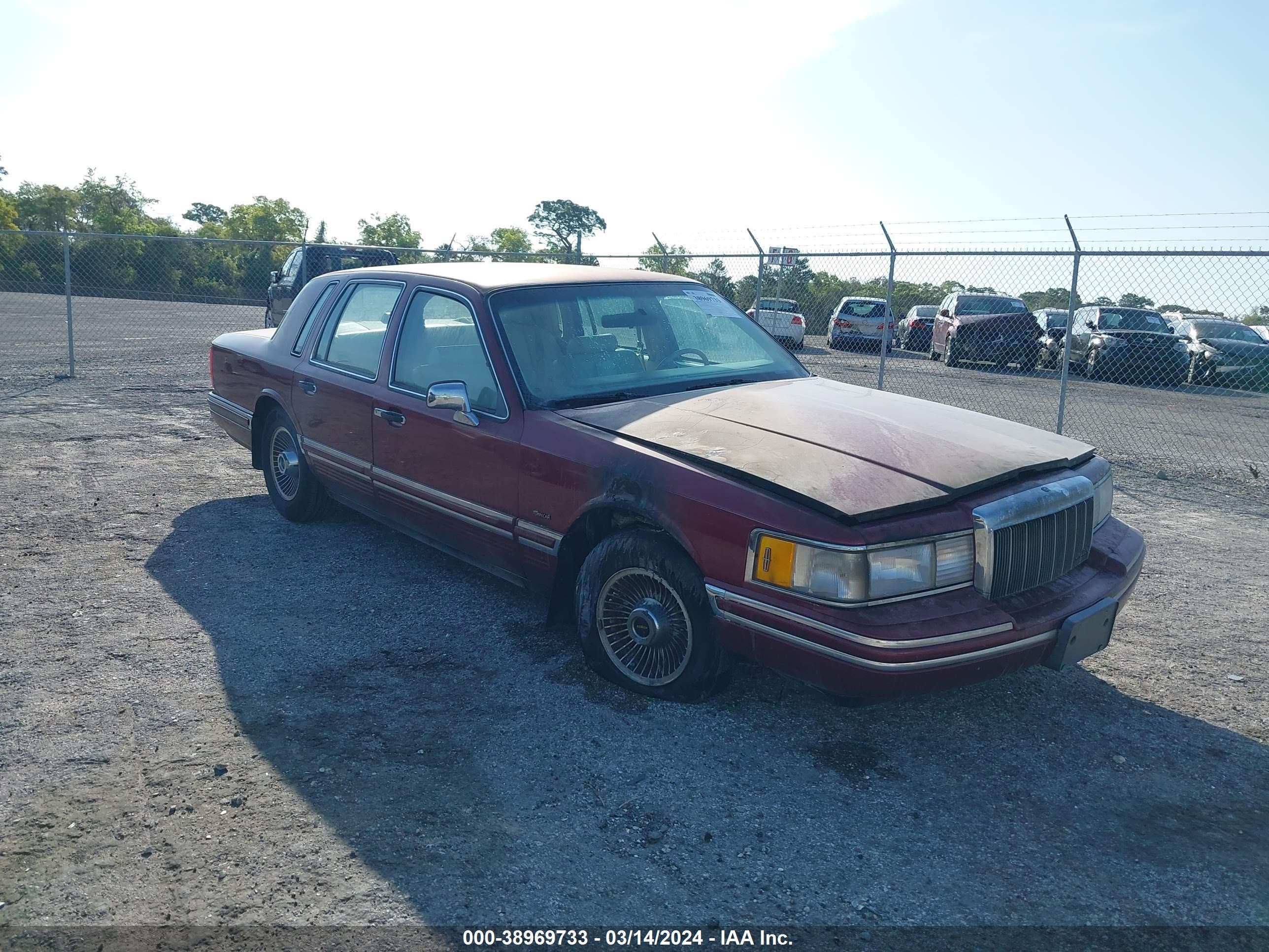 Photo 0 VIN: 1LNCM81W6MY686891 - LINCOLN TOWN CAR 