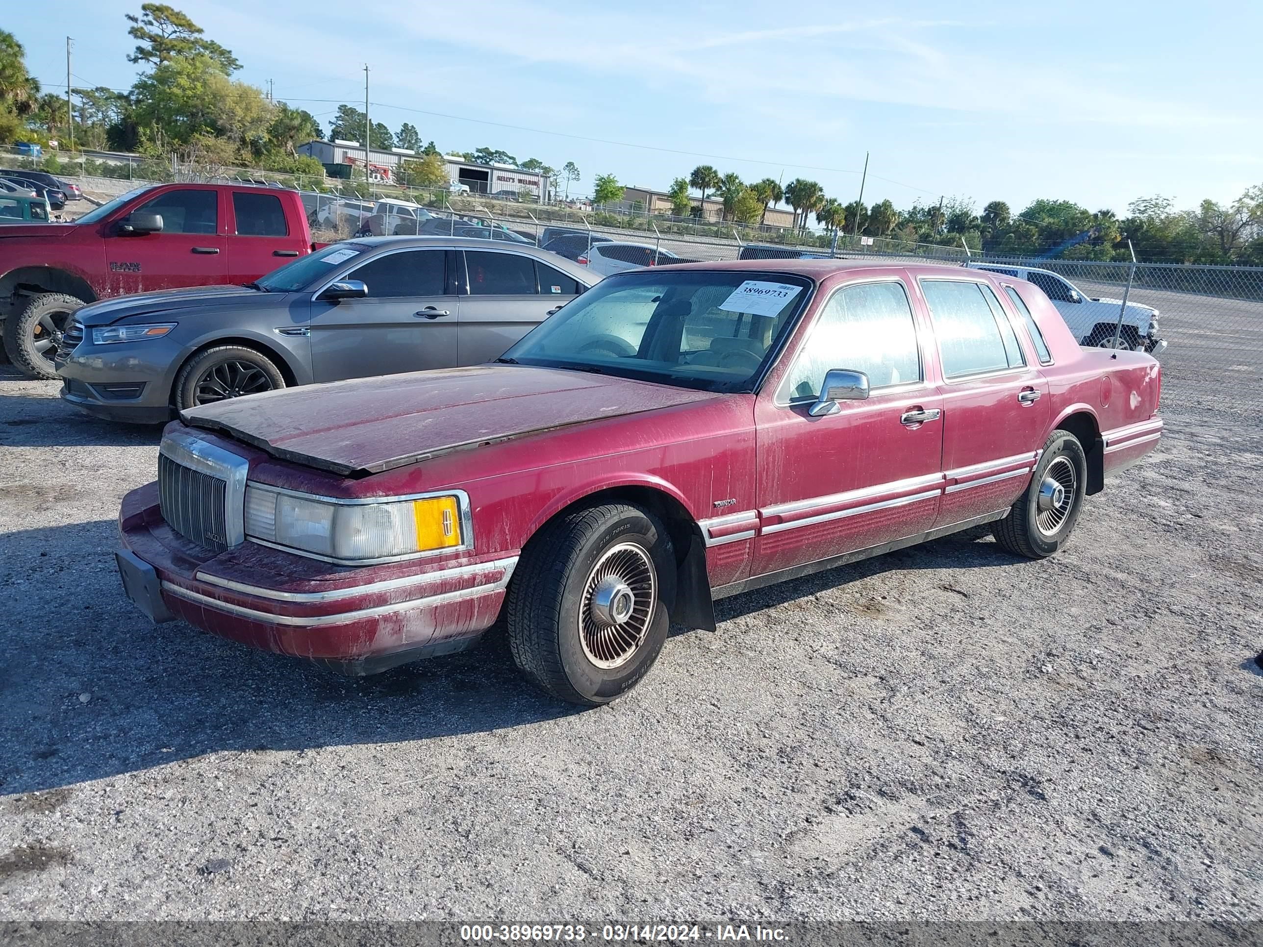 Photo 1 VIN: 1LNCM81W6MY686891 - LINCOLN TOWN CAR 