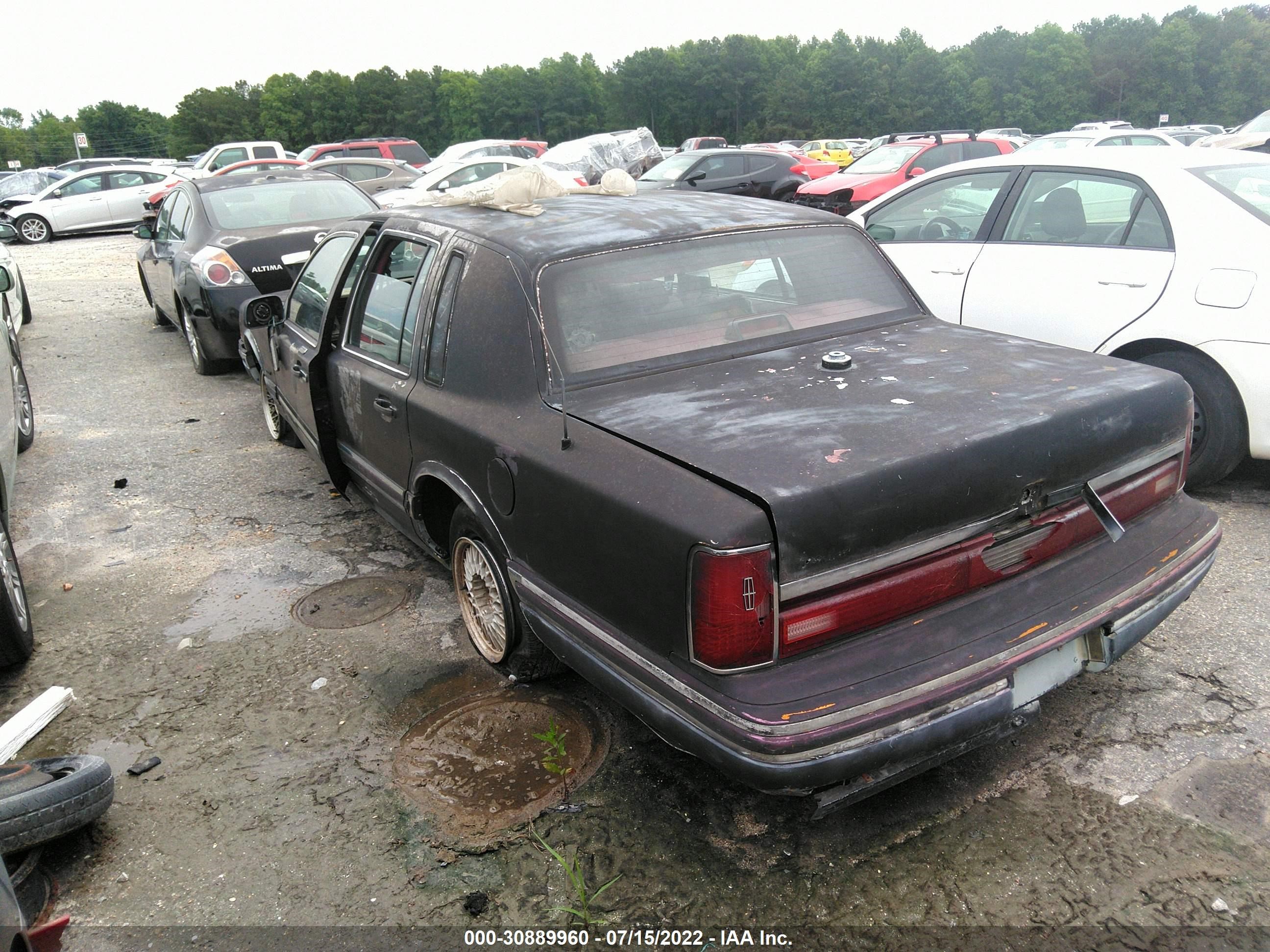 Photo 2 VIN: 1LNCM81W7MY751991 - LINCOLN TOWN CAR 