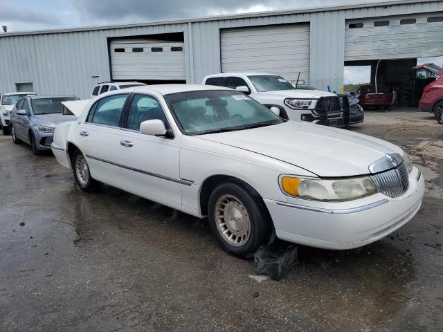 Photo 3 VIN: 1LNFM81W0WY655829 - LINCOLN TOWNCAR 