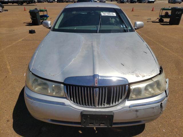 Photo 4 VIN: 1LNFM81W4WY703347 - LINCOLN TOWN CAR E 