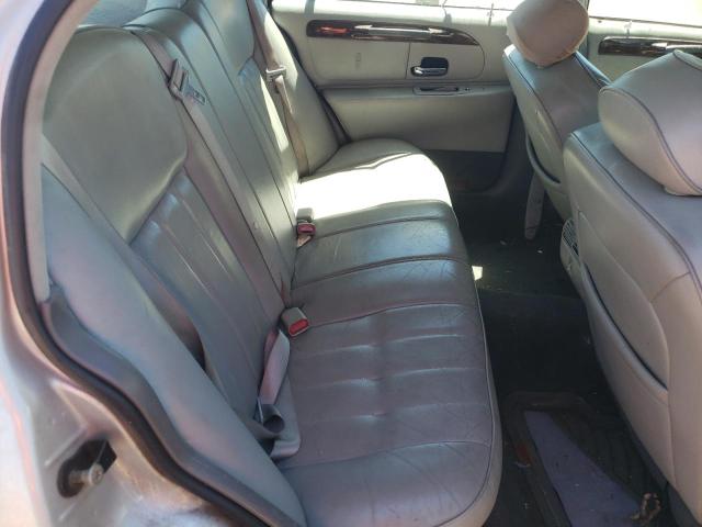 Photo 9 VIN: 1LNFM81W4WY703347 - LINCOLN TOWN CAR E 