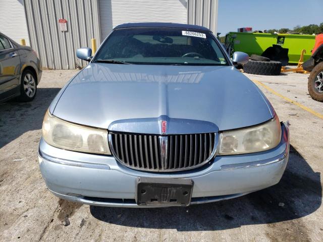 Photo 4 VIN: 1LNFM81W6WY703432 - LINCOLN TOWNCAR 