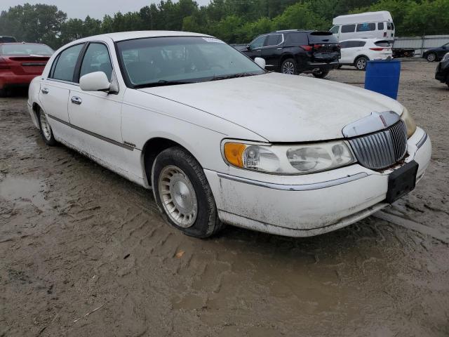 Photo 3 VIN: 1LNFM81W8WY703366 - LINCOLN TOWNCAR 