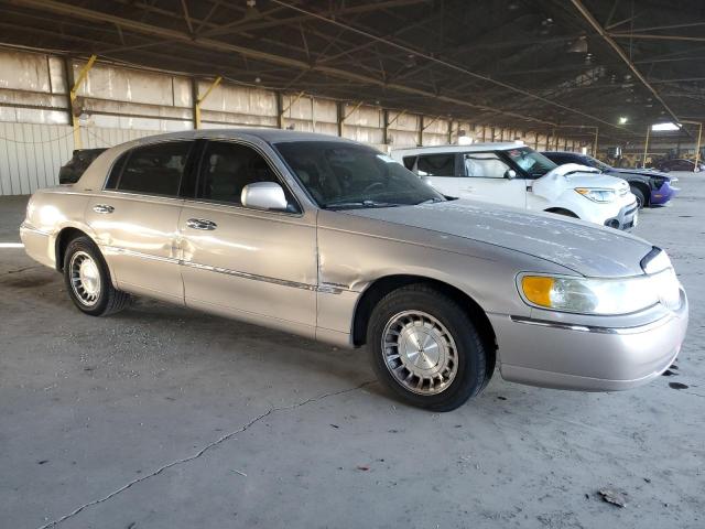 Photo 3 VIN: 1LNFM81W8WY723715 - LINCOLN TOWN CAR E 