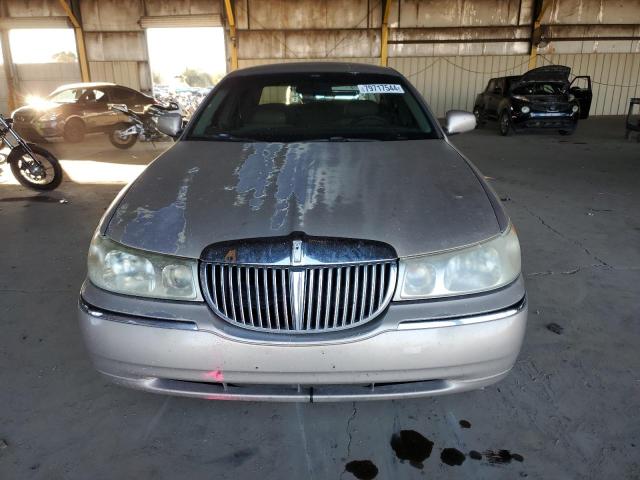 Photo 4 VIN: 1LNFM81W8WY723715 - LINCOLN TOWN CAR E 