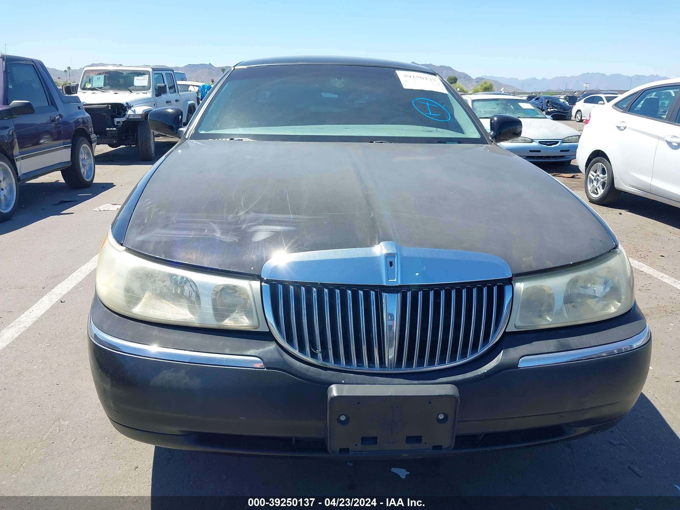 Photo 5 VIN: 1LNFM81W9WY664027 - LINCOLN TOWN CAR 