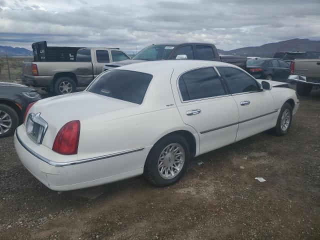 Photo 2 VIN: 1LNFM82W0WY609089 - LINCOLN TOWNCAR 